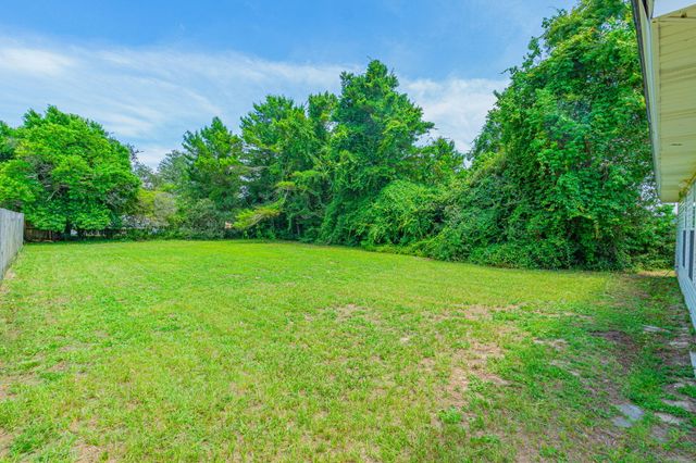 451 Chris Lane, Mary Esther, FL 32569