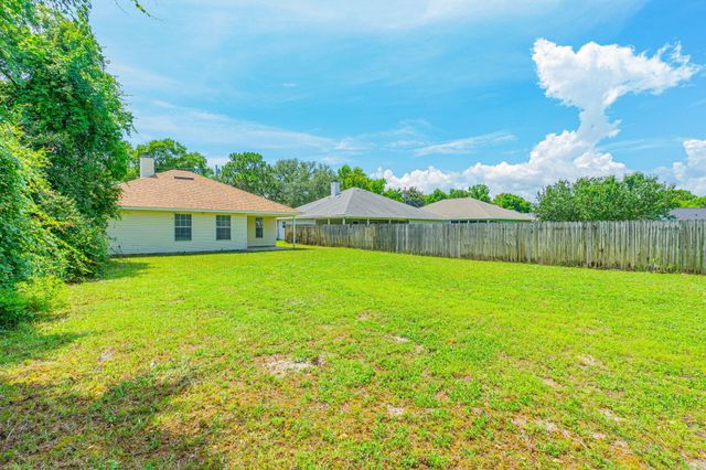 451 Chris Lane, Mary Esther, FL 32569