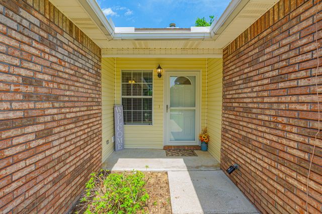 451 Chris Lane, Mary Esther, FL 32569