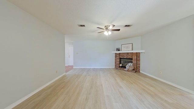 451 Chris Lane, Mary Esther, FL 32569