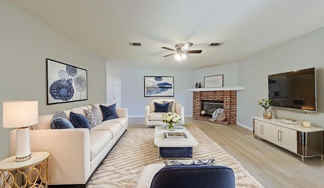 451 Chris Lane, Mary Esther, FL 32569