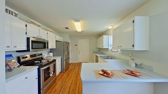 451 Chris Lane, Mary Esther, FL 32569