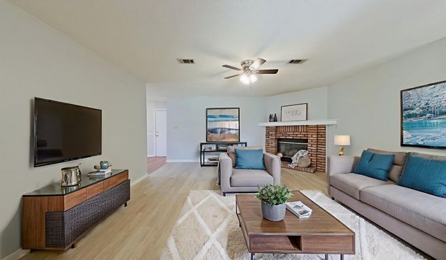 451 Chris Lane, Mary Esther, FL 32569