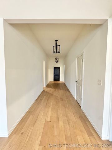 6612 S Indianwood Avenue, Broken Arrow, OK 74011