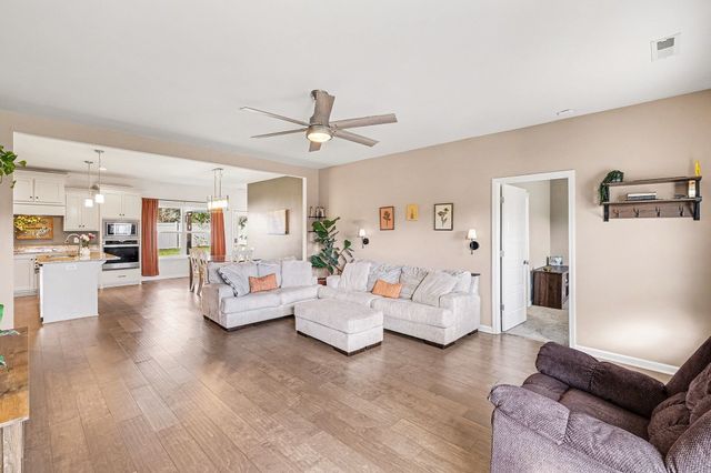 123 Macaw Ln, La Vergne, TN 37086