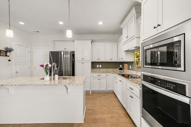 123 Macaw Ln, La Vergne, TN 37086