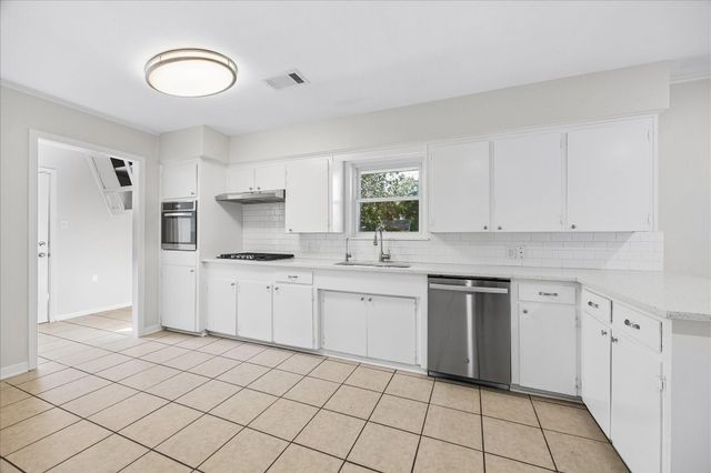 7824 Yucca Drive, Texas City, TX 77591