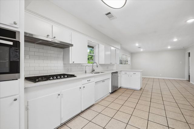 7824 Yucca Drive, Texas City, TX 77591
