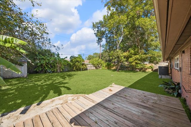 7824 Yucca Drive, Texas City, TX 77591