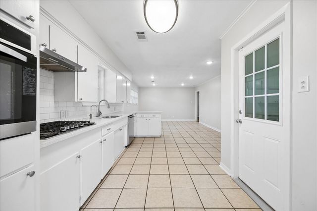 7824 Yucca Drive, Texas City, TX 77591