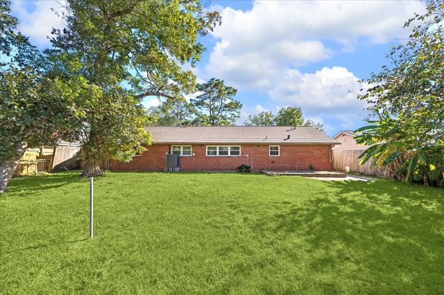 7824 Yucca Drive, Texas City, TX 77591