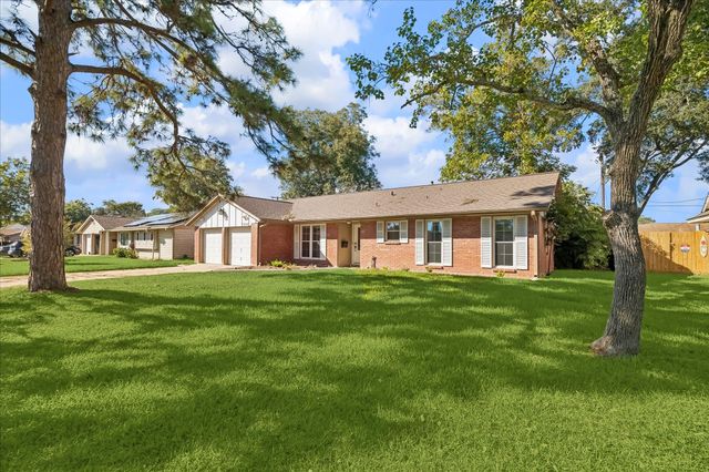 7824 Yucca Drive, Texas City, TX 77591