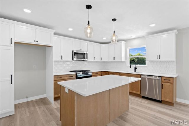 1232 Ole Town Bridge, O'fallon, IL 62269