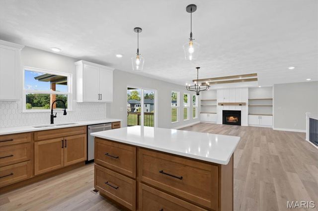 1232 Ole Town Bridge, O'fallon, IL 62269