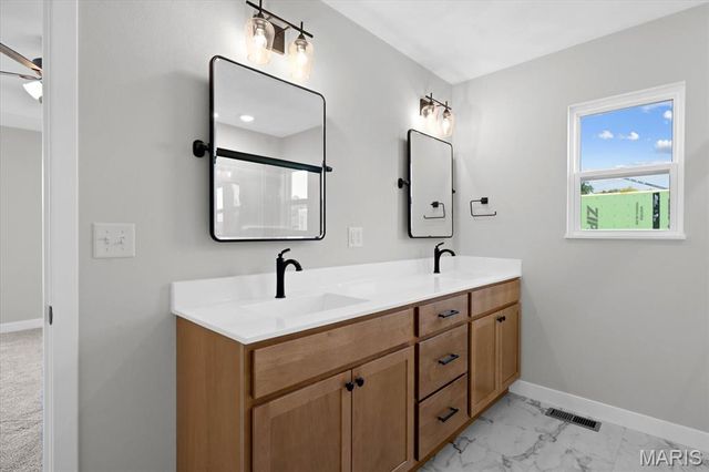 1232 Ole Town Bridge, O'fallon, IL 62269