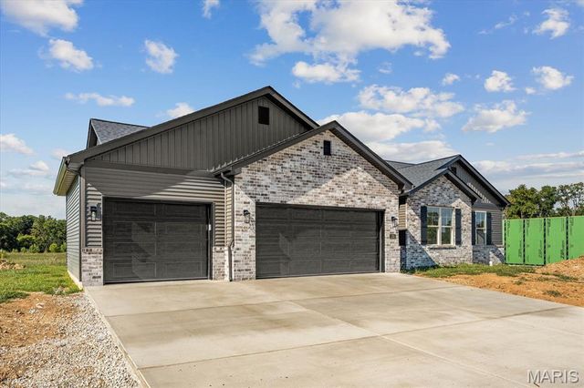 1232 Ole Town Bridge, O'fallon, IL 62269