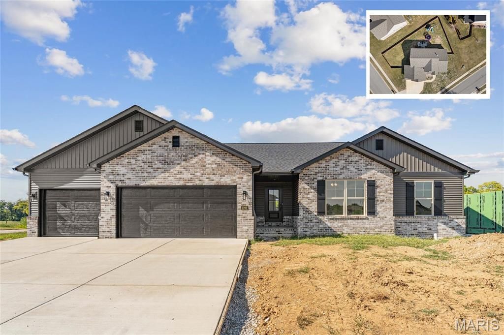 1232 Ole Town Bridge, O'fallon, IL 62269