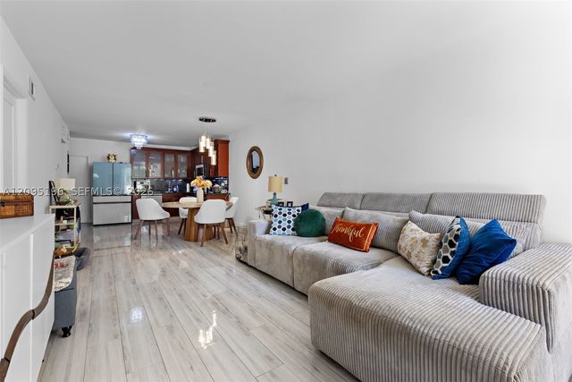 1655 NE 115th St 9B, Miami, FL 33181