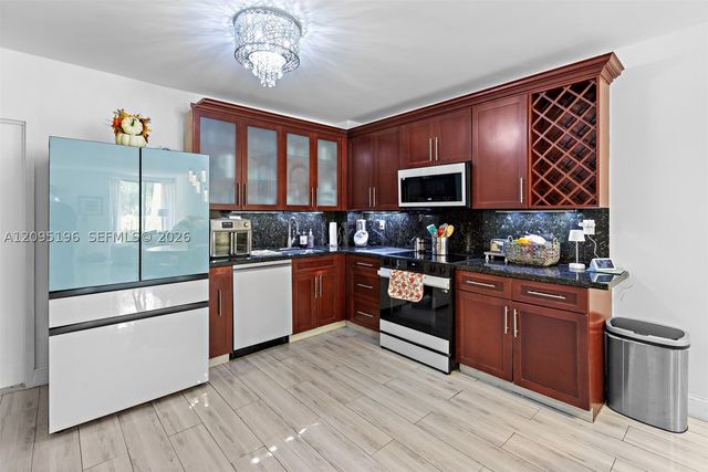 1655 NE 115th St 9B, Miami, FL 33181