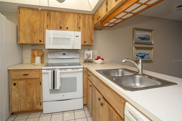 9860 62ND TERRACE N 1014, St Petersburg, FL 33708