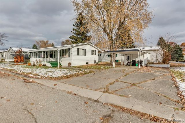 3333 Ravenswood, Marysville, MI 48040