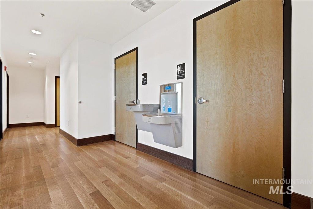 335 S Locust Grove Rd, Meridian, ID 83642 photo 10