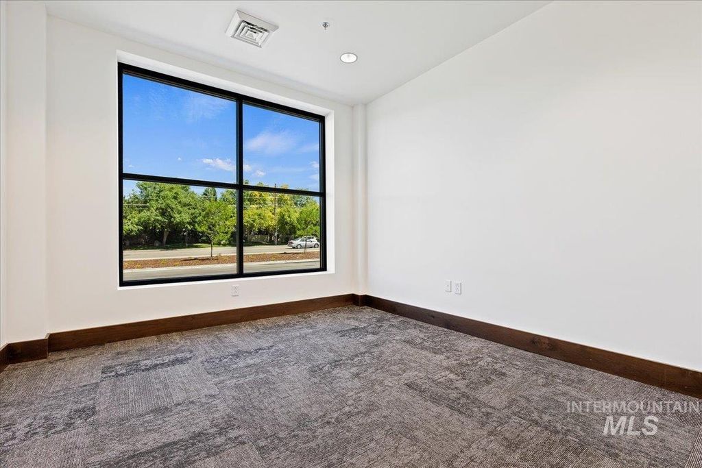 335 S Locust Grove Rd, Meridian, ID 83642 photo 12