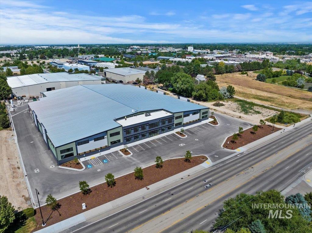 335 S Locust Grove Rd, Meridian, ID 83642 photo 2