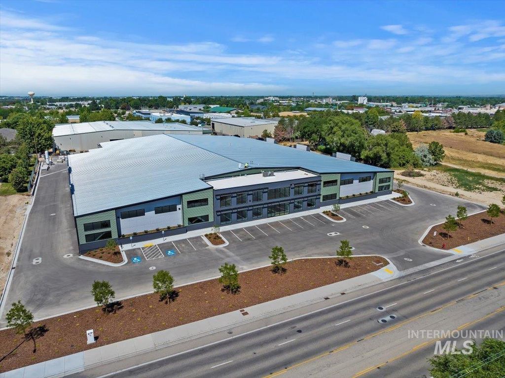 335 S Locust Grove Rd, Meridian, ID 83642 photo 3