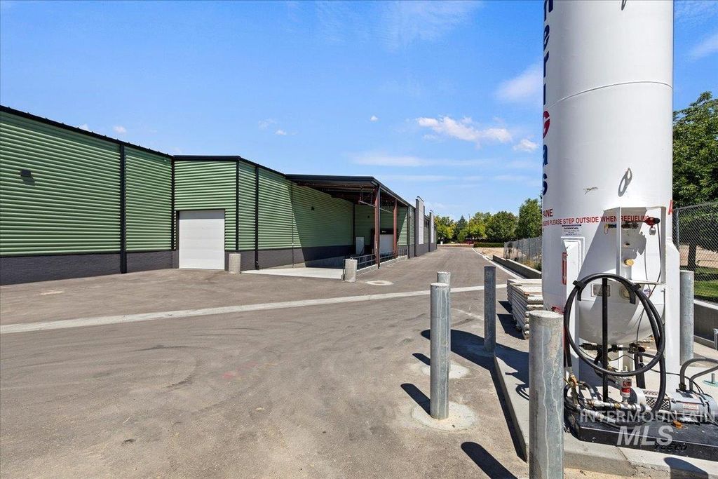 335 S Locust Grove Rd, Meridian, ID 83642 photo 46