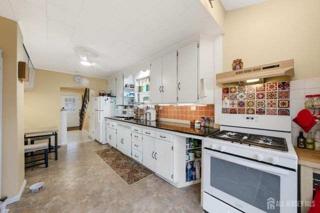 26 Harvey Street, New Brunswick, NJ 08901