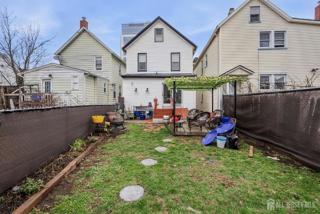 26 Harvey Street, New Brunswick, NJ 08901