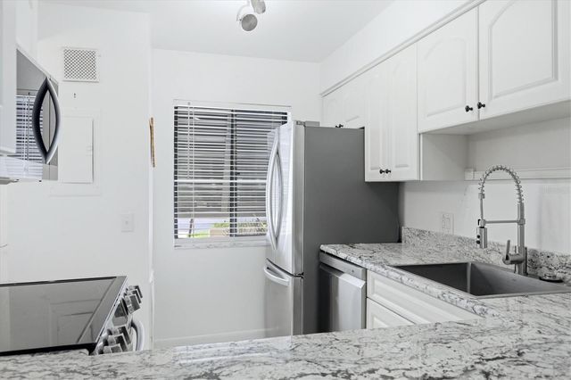 4528 LONGWATER 35, Sarasota, FL 34235