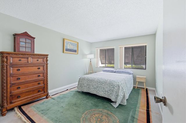 4528 LONGWATER 35, Sarasota, FL 34235