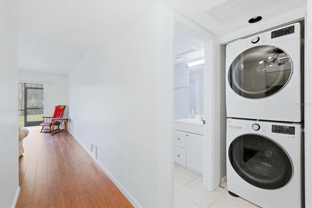 4528 LONGWATER 35, Sarasota, FL 34235