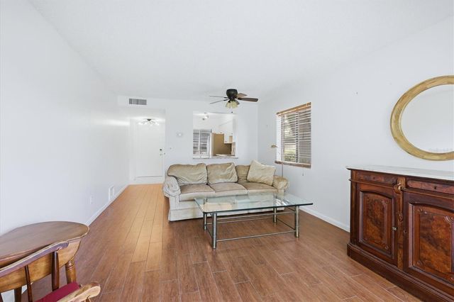 4528 LONGWATER 35, Sarasota, FL 34235