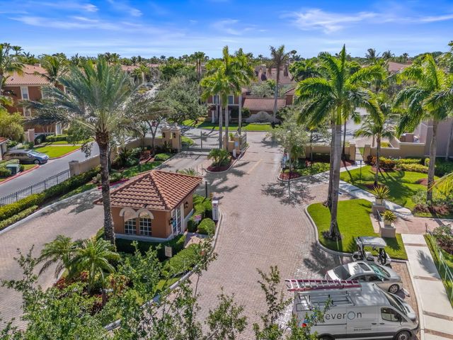 11790 St Andrews Place 203, Wellington, FL 33414