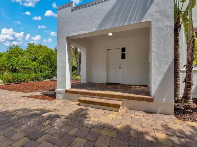 1446 POINCIANA AVENUE, Fort Myers, FL 33901