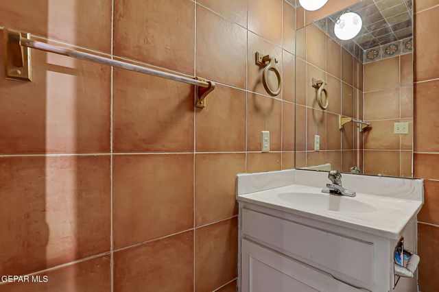 284 MARICOPA Drive, El Paso, TX 79912