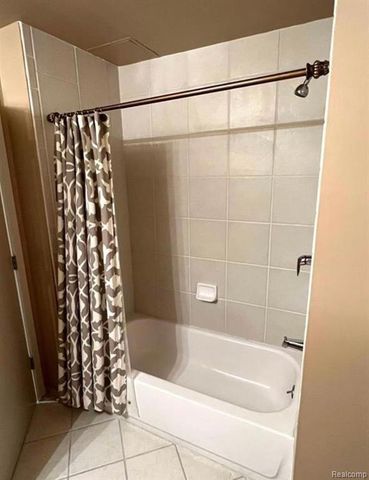 101 Curry 606, Royal Oak, MI 48067