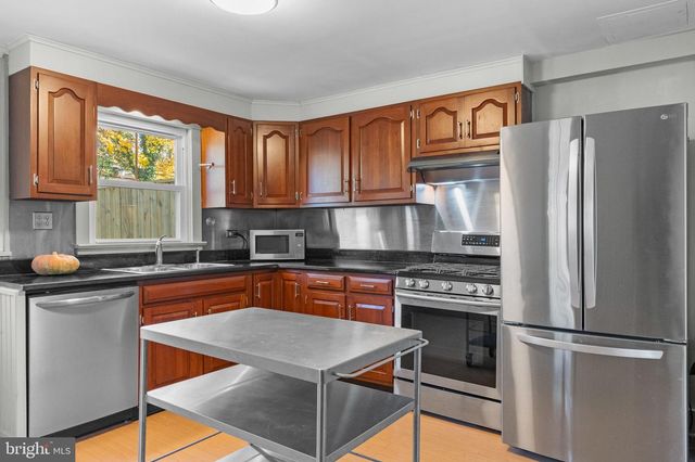 245 WILLOW AVE, Wayne, PA 19087