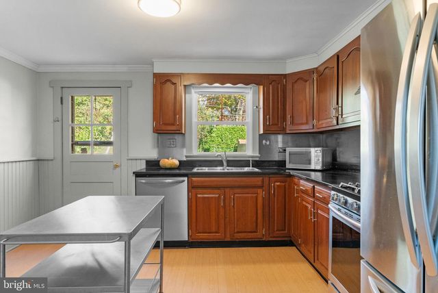 245 WILLOW AVE, Wayne, PA 19087