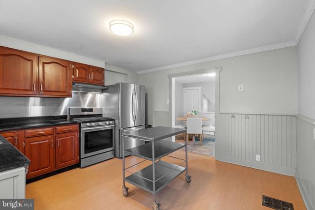 245 WILLOW AVE, Wayne, PA 19087