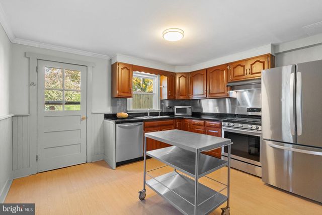 245 WILLOW AVE, Wayne, PA 19087