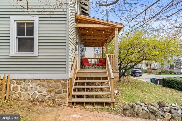 245 WILLOW AVE, Wayne, PA 19087