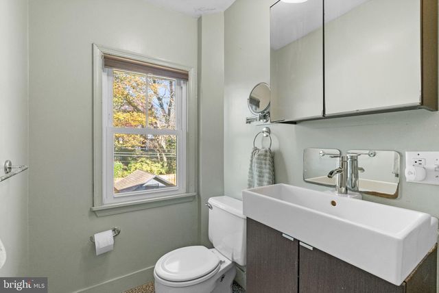 245 WILLOW AVE, Wayne, PA 19087