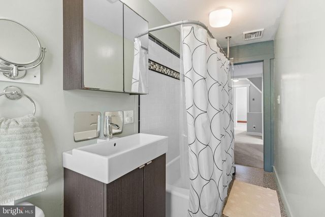 245 WILLOW AVE, Wayne, PA 19087