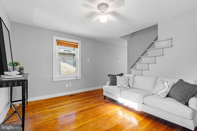 245 WILLOW AVE, Wayne, PA 19087