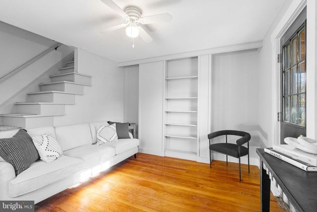 245 WILLOW AVE, Wayne, PA 19087