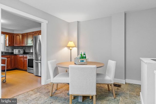 245 WILLOW AVE, Wayne, PA 19087